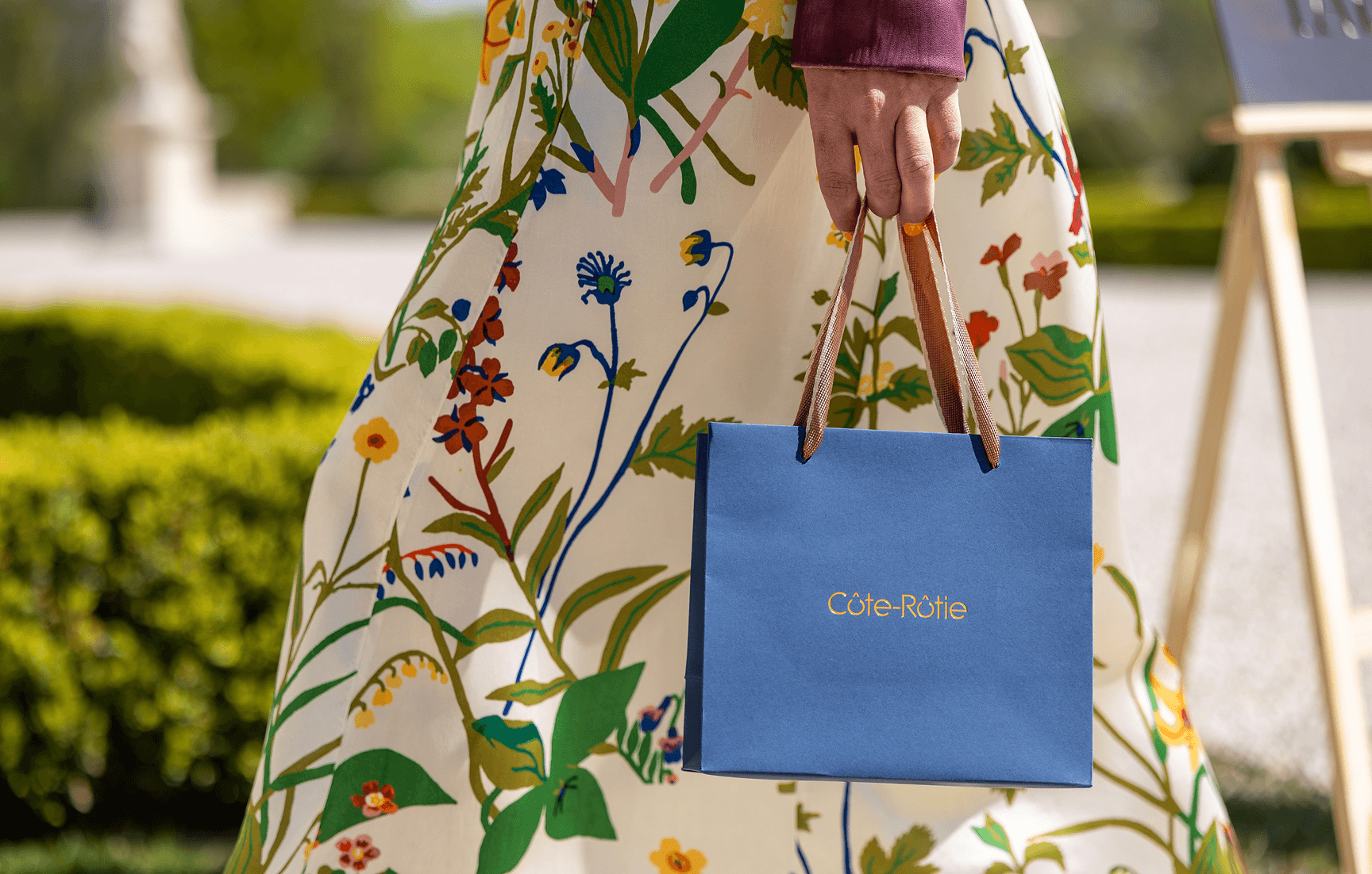 Sac bleu dorure prenium repas évènement vin Côte-Rôtie-la tablée